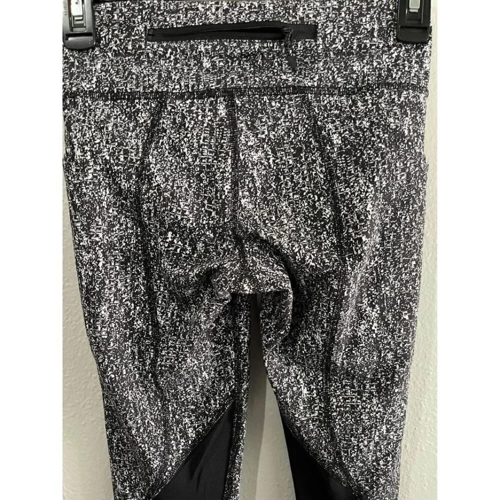 Lululemon Women Speed Up Leggings Black And White Specs Pattern Size 2 Side Pock